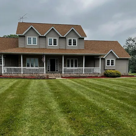 House On Grass Runway With Fly-In/Fly-Out Access Villa